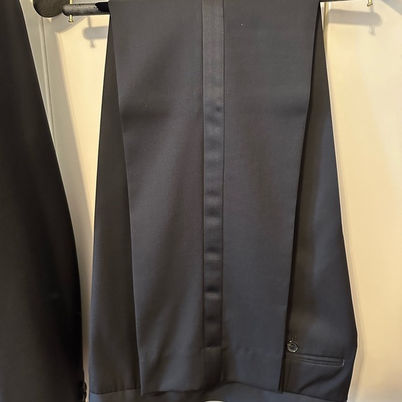 Bonobos Tuxedo 44R Slim Jacket and 35 Athletic pants - Picture 9 of 10